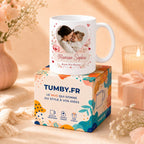 Détail du design personnalisé imprimé sur mug blanc en céramique