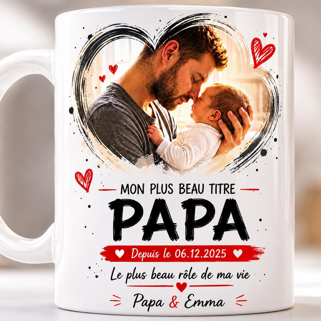 Gros plan du mug papa personnalisé avec photo en cœur et message
