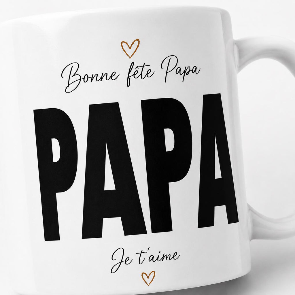 Gros plan sur le design imprimé du mug papa personnalisé avec photo, prénom et message