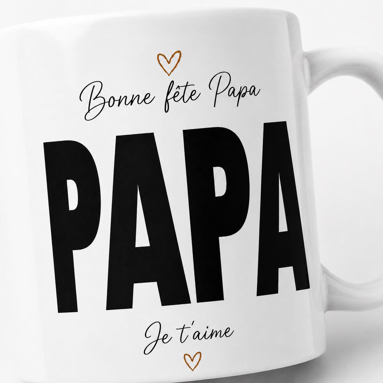 Gros plan sur le design imprimé du mug papa personnalisé avec photo, prénom et message