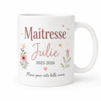 Mug maîtresse personnalisé avec prénom Julie, cadeau de fin d’année scolaire floral et élégant