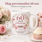 Mug 60 ans femme personnalisé avec prénom – cadeau anniversaire fleuri en céramique 325 ml