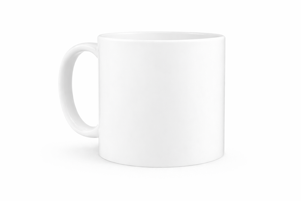 Mug blanc vierge vu de face sur fond gris clair